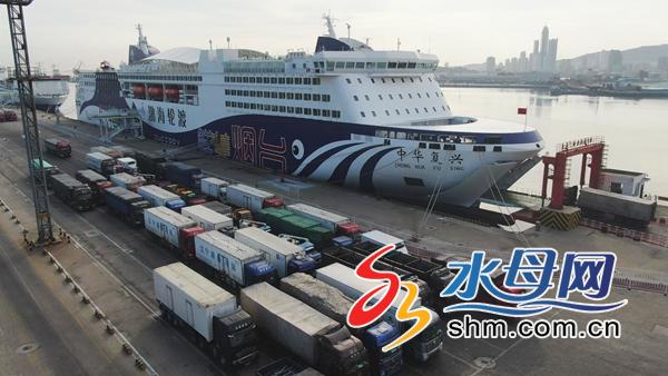 亚洲最大豪华客滚船"中华复兴"轮开启烟台至大连首航