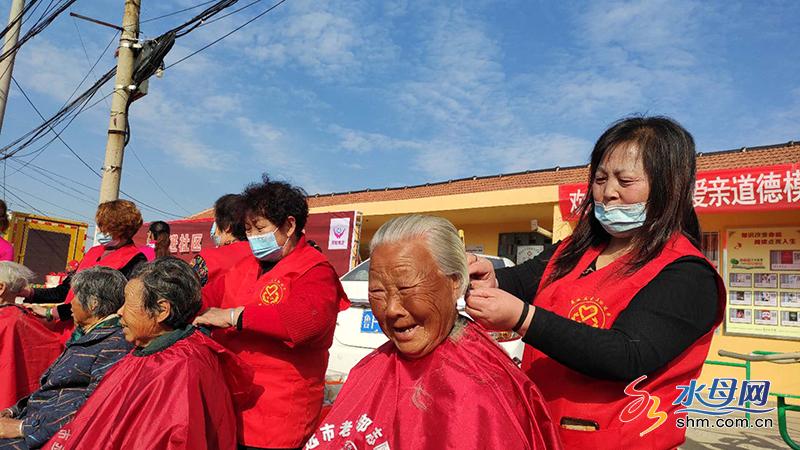 招远市阜山镇庙后吕家党建引领村企携手情暖夕阳