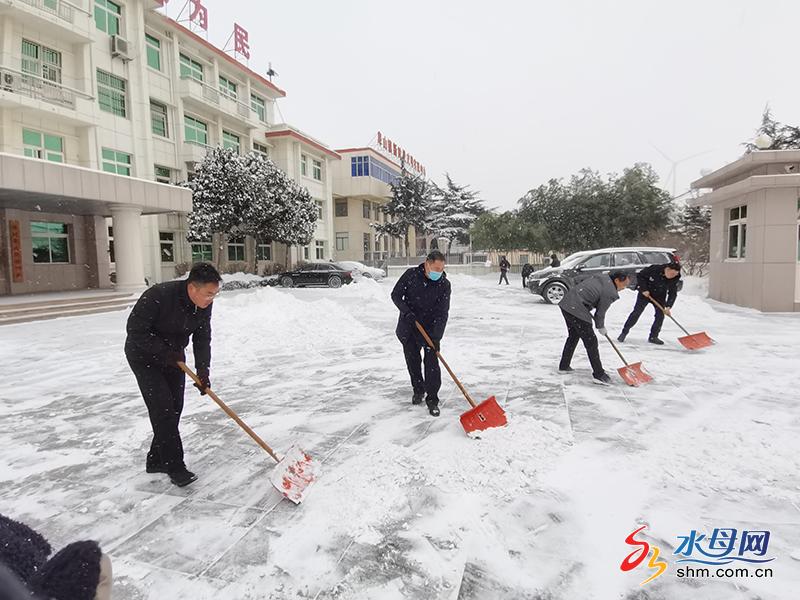 扫除冰雪暖人心招远市阜山镇全力以赴开展扫雪除冰工作