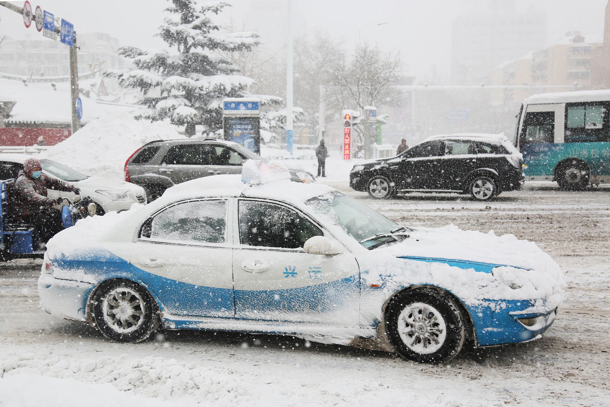 13>民意通>旅游>财经>水母网>新闻频道>烟台社会>出租车已被积雪