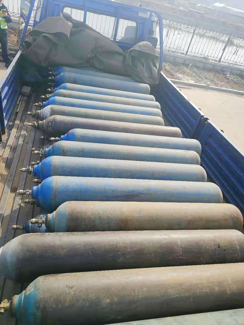 货车无证运输 35个气瓶被查处