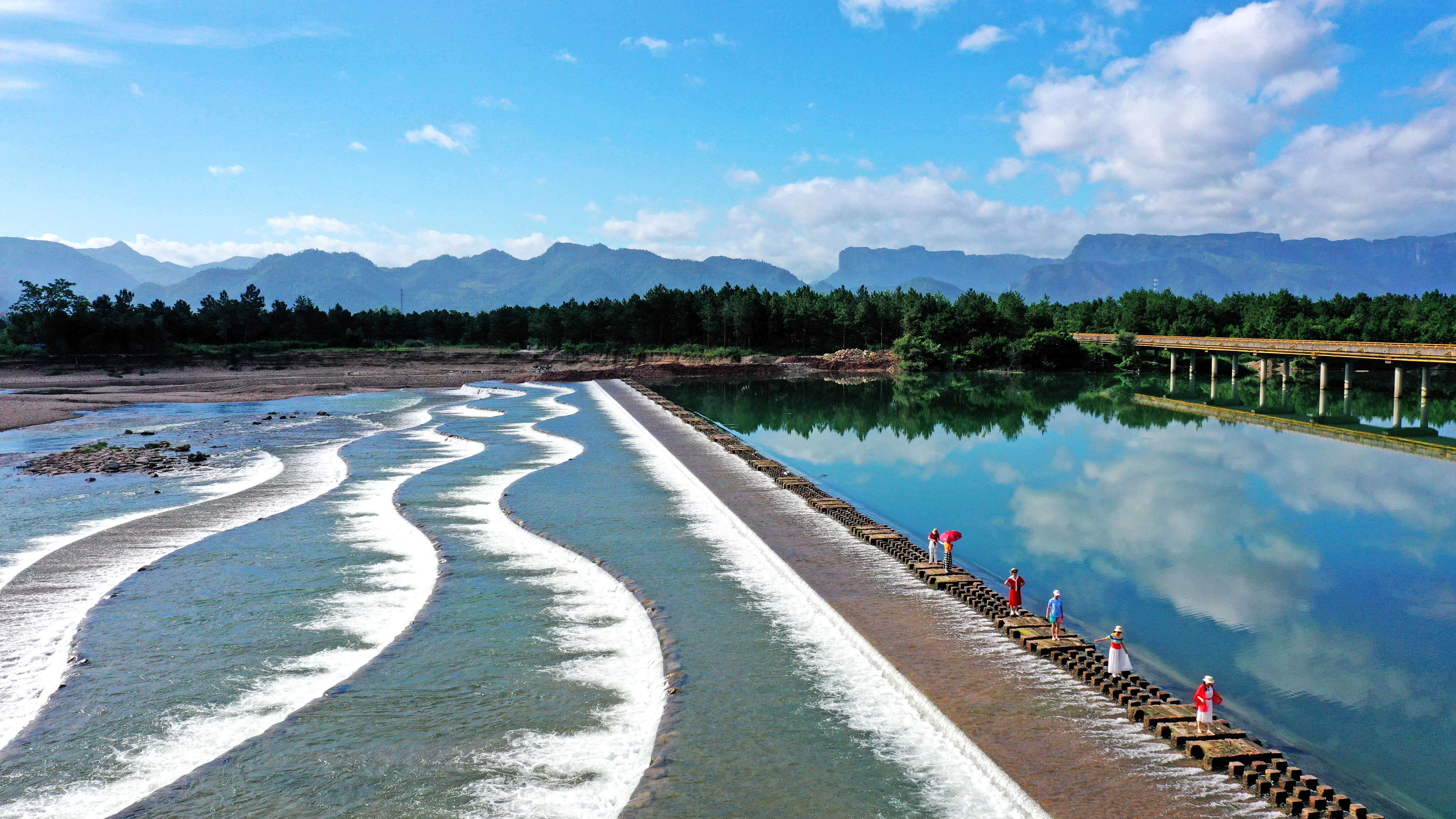 图片新闻浙江仙居夏日戏水