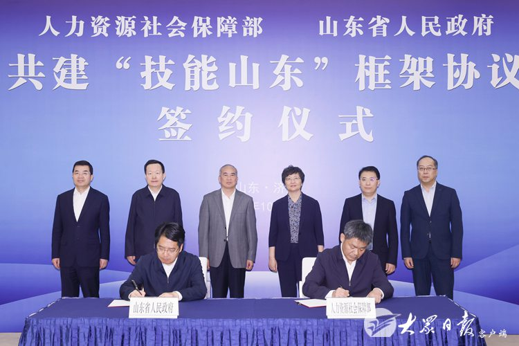 林武周乃翔会见人力资源社会保障部部长王晓萍天博(图2)