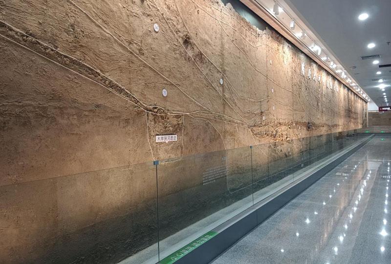 灵壁凤山大道考古发掘运河河道剖面。宿州市博物馆供图