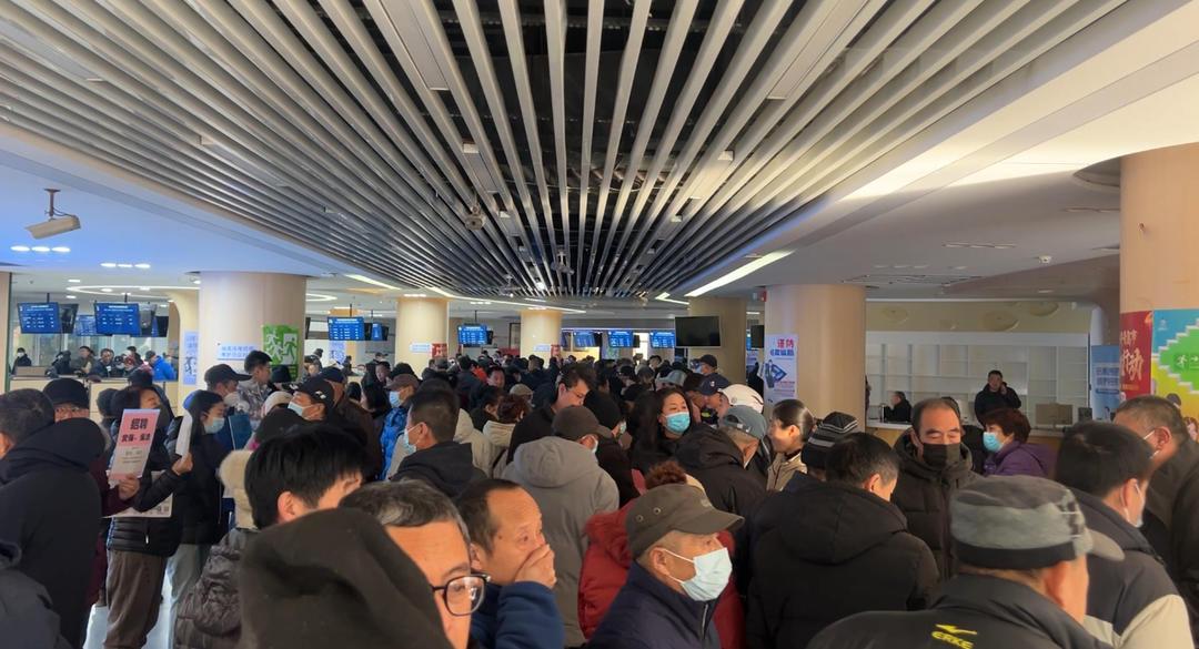 用工市场：“春风”里“抢人”忙m6米乐注册蹲点深一度｜节后(图3)
