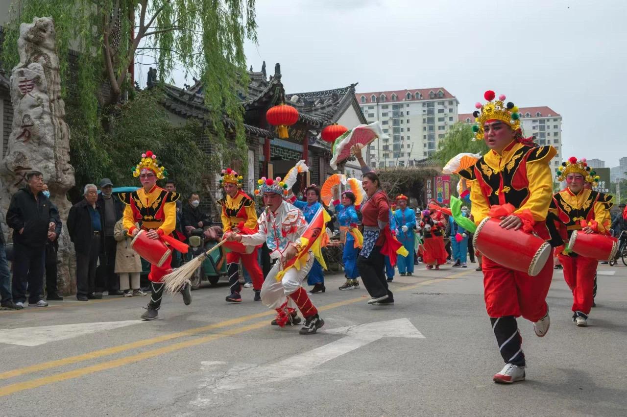 jbo竞博电竞下载烟台东方文化市场三月三蟠桃会盛大启幕 多彩活动共襄民俗盛宴(图1)