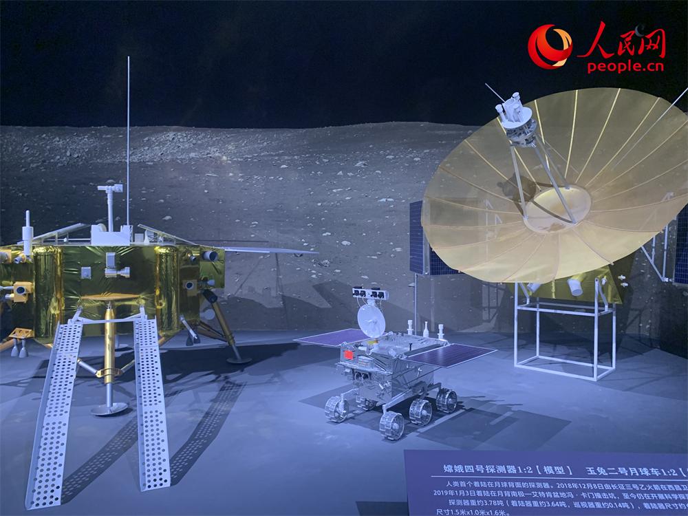 “九天揽月——中国探月工程20年”展厅现场。人民网记者 韦衍行摄