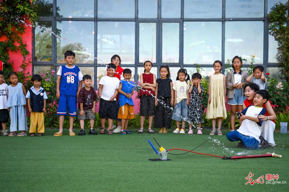 直播助农、健康义诊、扮靓街巷……青年学子暑期返乡服务桑梓