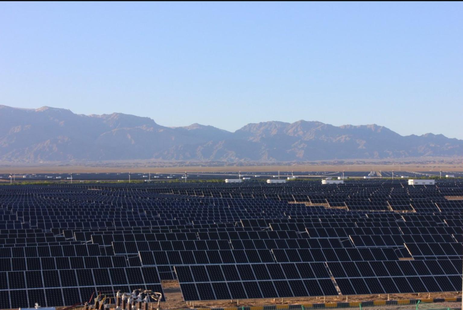 哈密石城子光伏电站一期项目。祖拉兰·依沙克摄