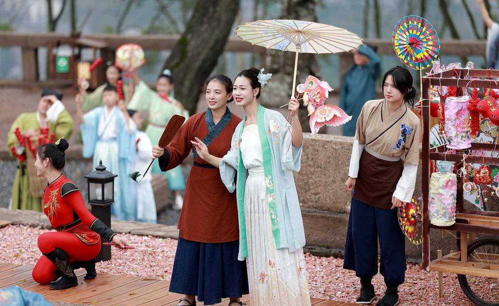 云阳磐石城遗址公园内的“沉浸式”情景演绎。程建铭 摄