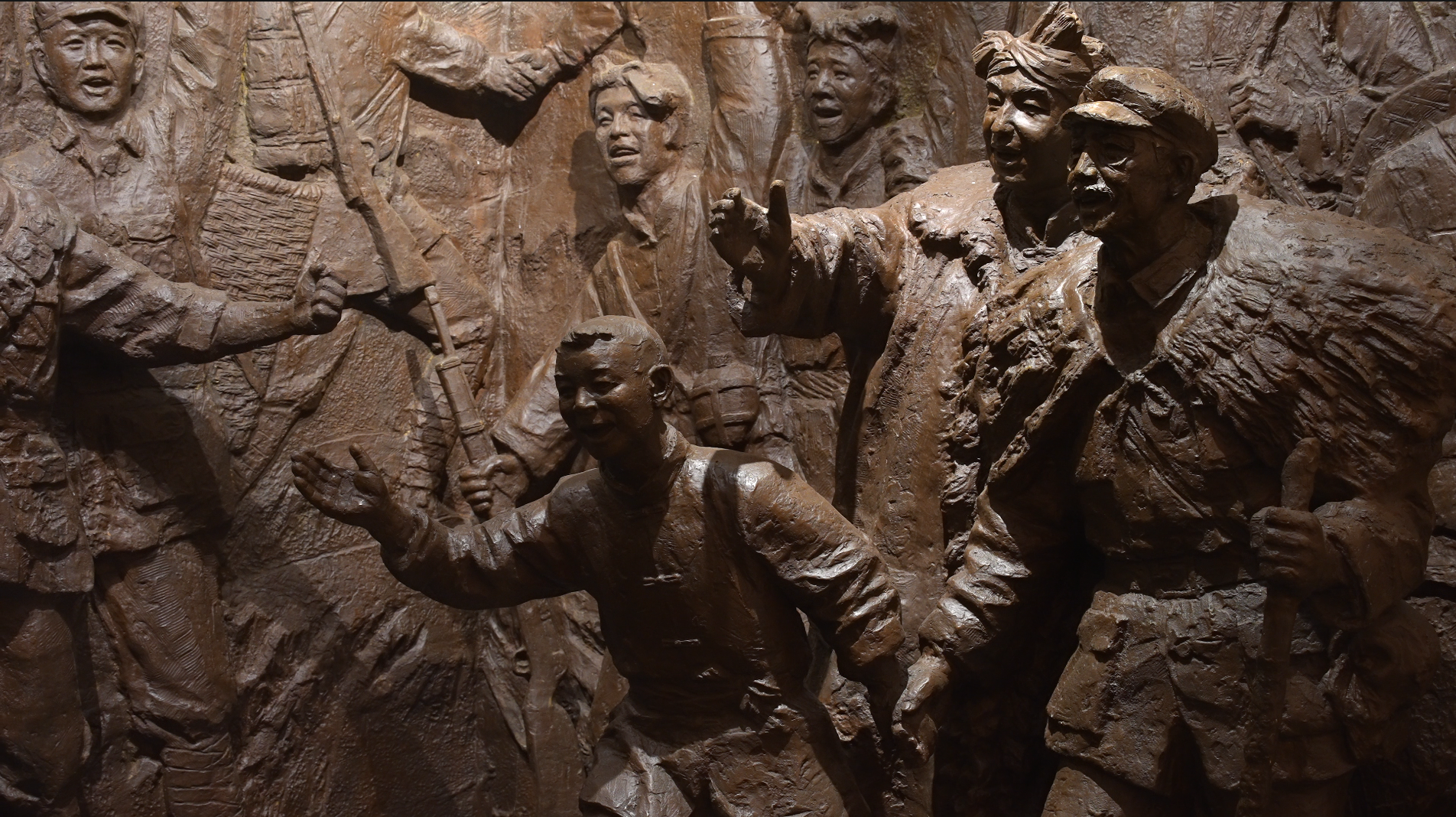 【理响中国·薪火“燃”青春】迈步踏上新长征：以青春密码解时代命题