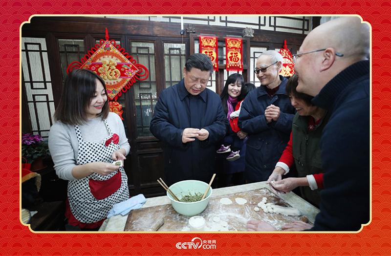 2019年春节前夕，<span class="sensitiveWord">习<span class="sensitiveWord"><span class="illegalWord">近平</span></span></span>总书记来到北京前门东区草厂四条胡同，同朱茂锦一家人包饺子、拉家常。