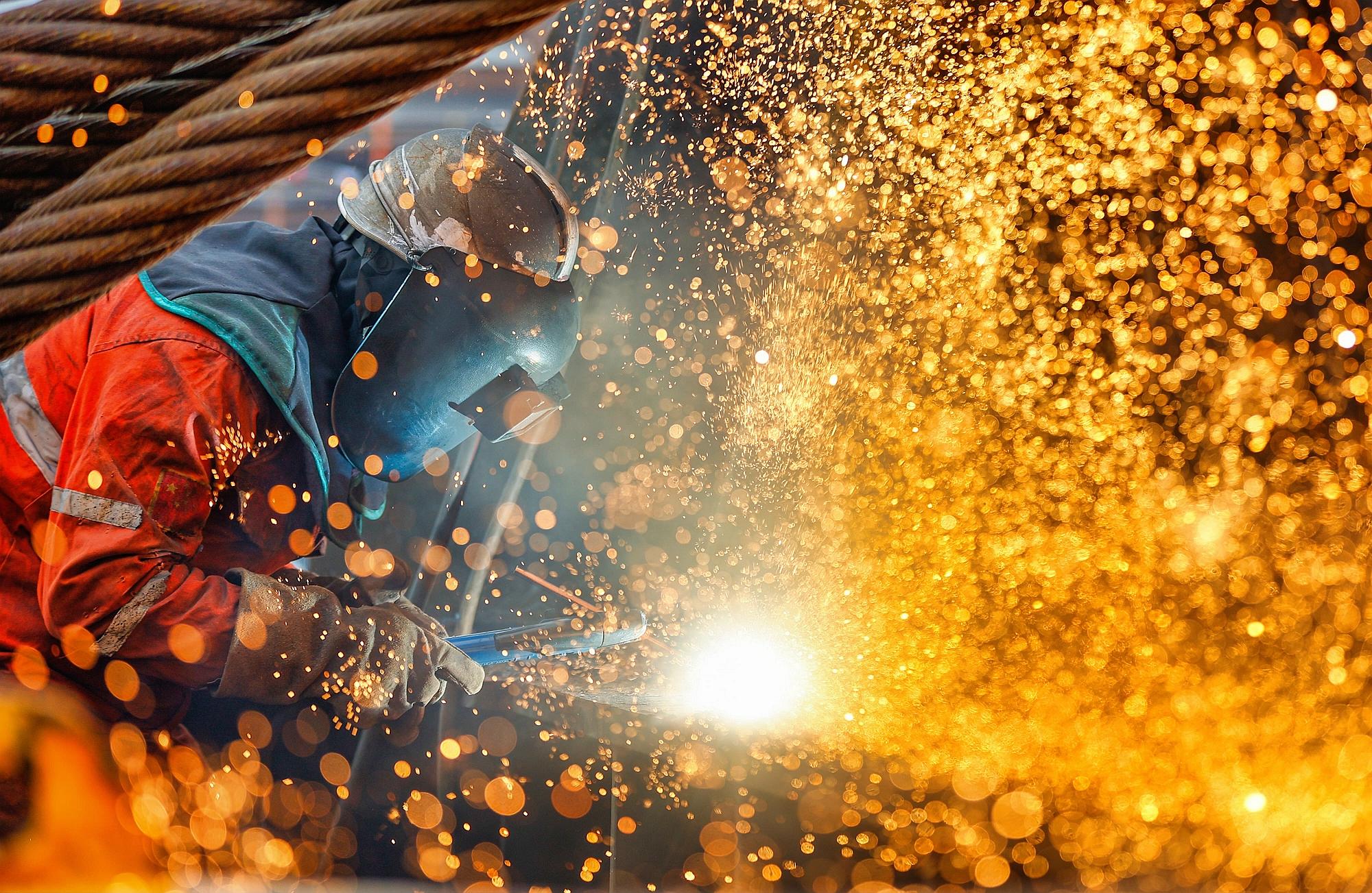 △ 2026年1月29日,在天津市滨海新区,海上油气平台建设工人进行现场施工。