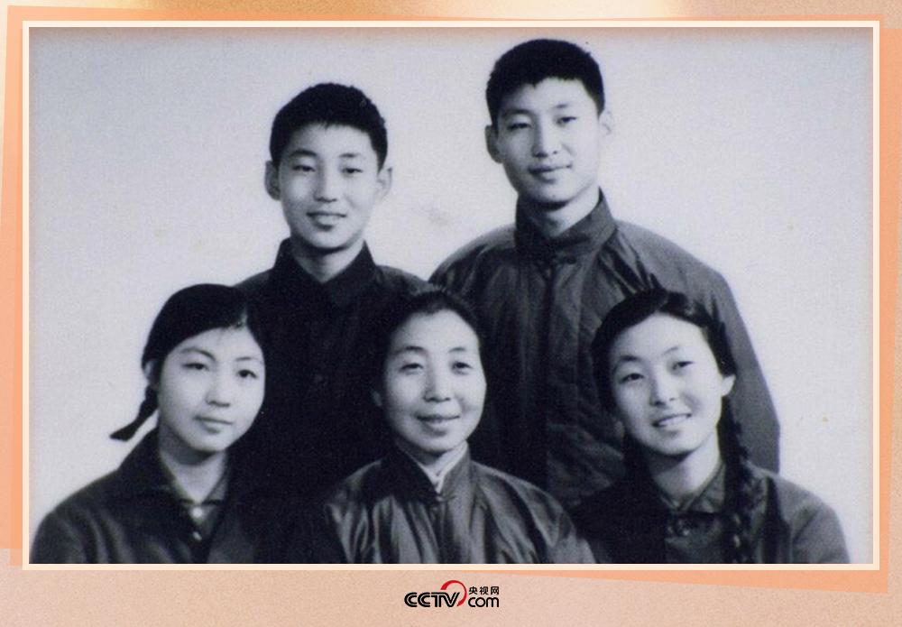 1972年冬,齐心和子女们。